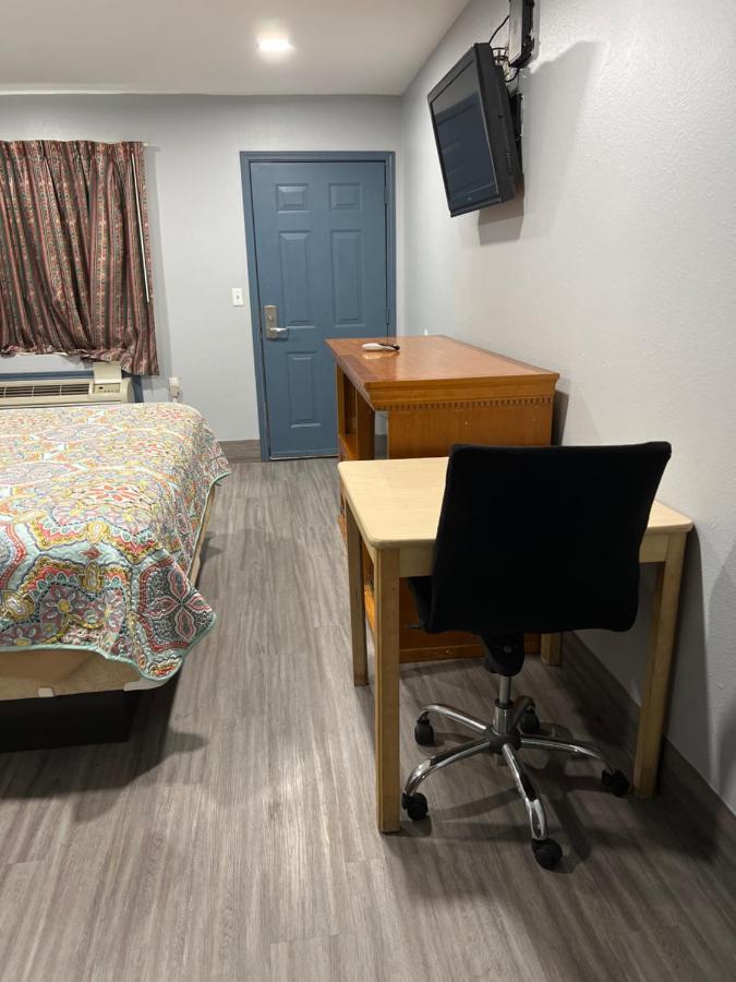 Budget Inn Hallettsville Экстерьер фото