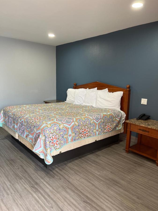 Budget Inn Hallettsville Экстерьер фото